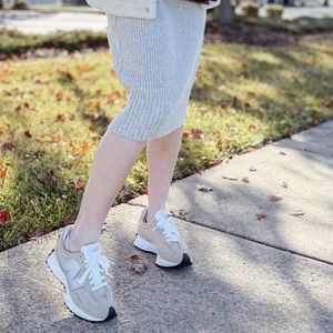 New Balance Womens 327 Sneaker 7.5